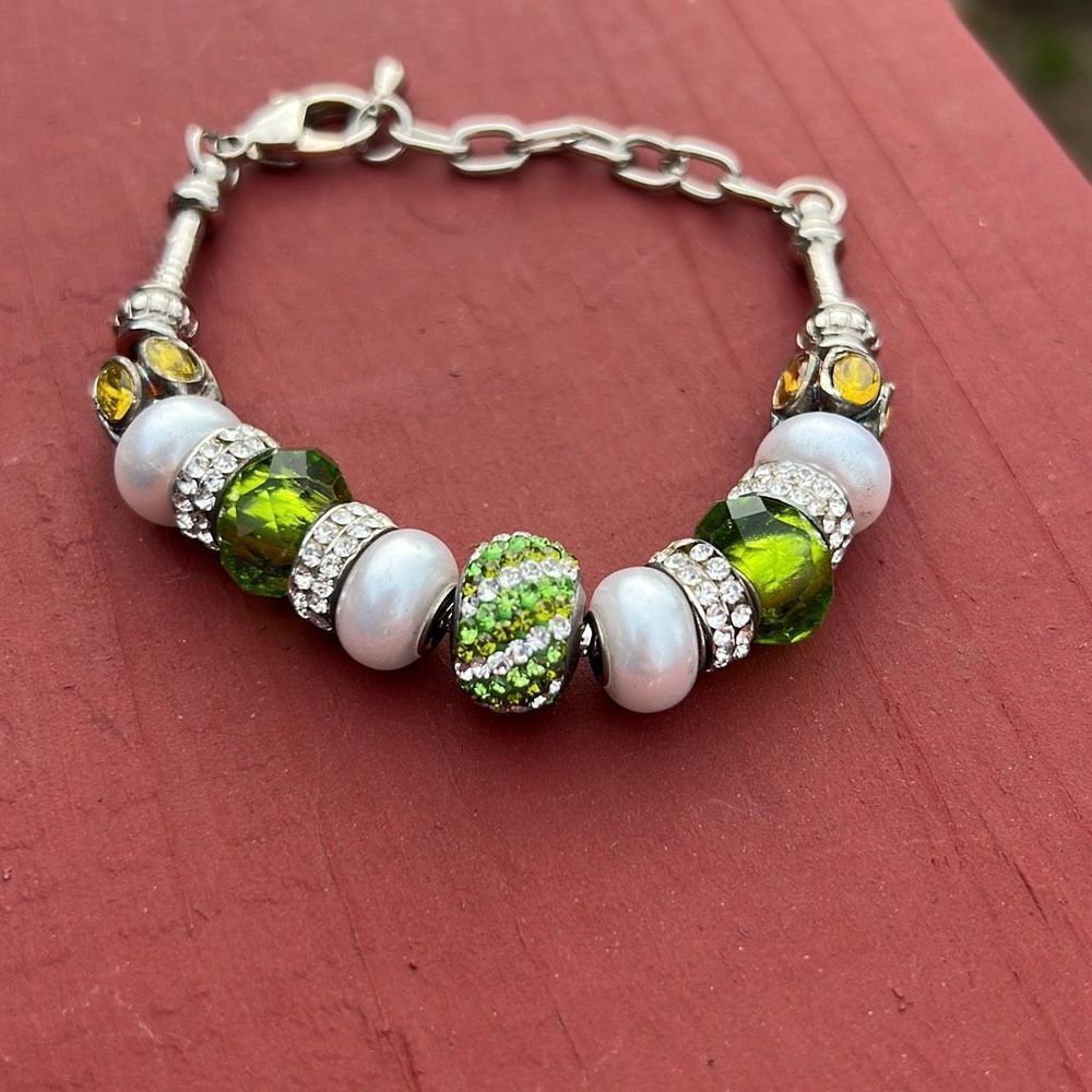 Floating Green Beaded Charm Silver Tone Bracelet